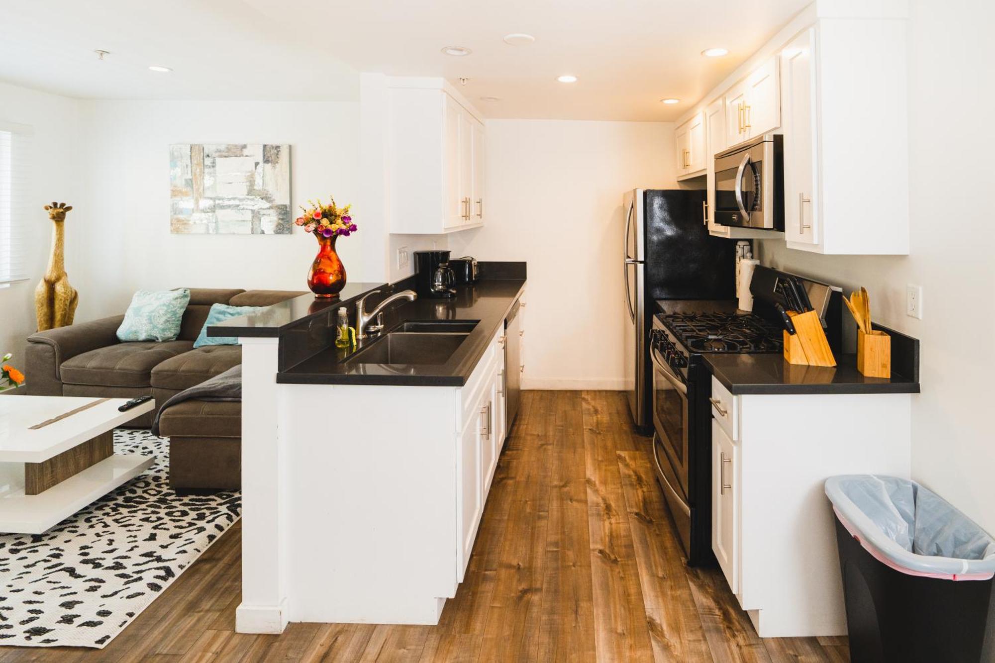 Stylish One Bedroom In Hollywood Koreatown Area With Parking